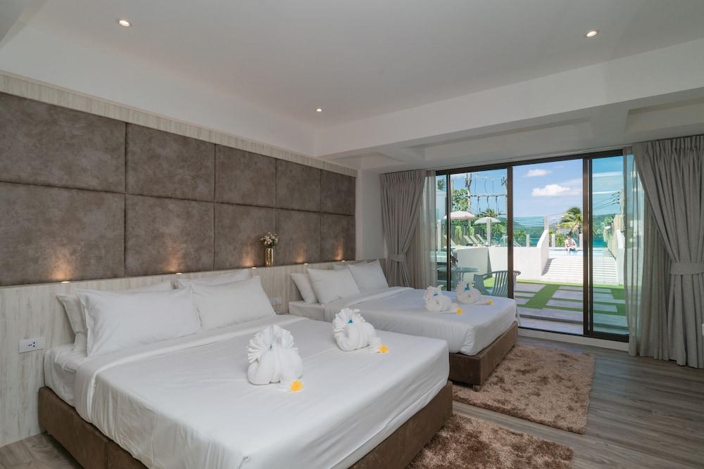 Destination Patong Room Type - Deluxe Quadruple with Balcony (Sea View)