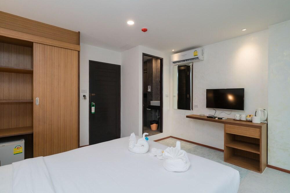 Destination Patong Room Type - Deluxe Premium Room with Balcony