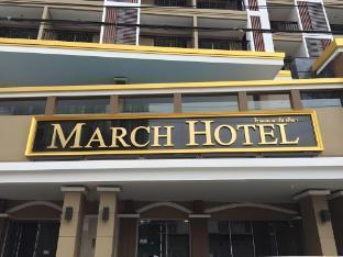 March Hotel Pattaya Room Type - Deluxe Double Poolside