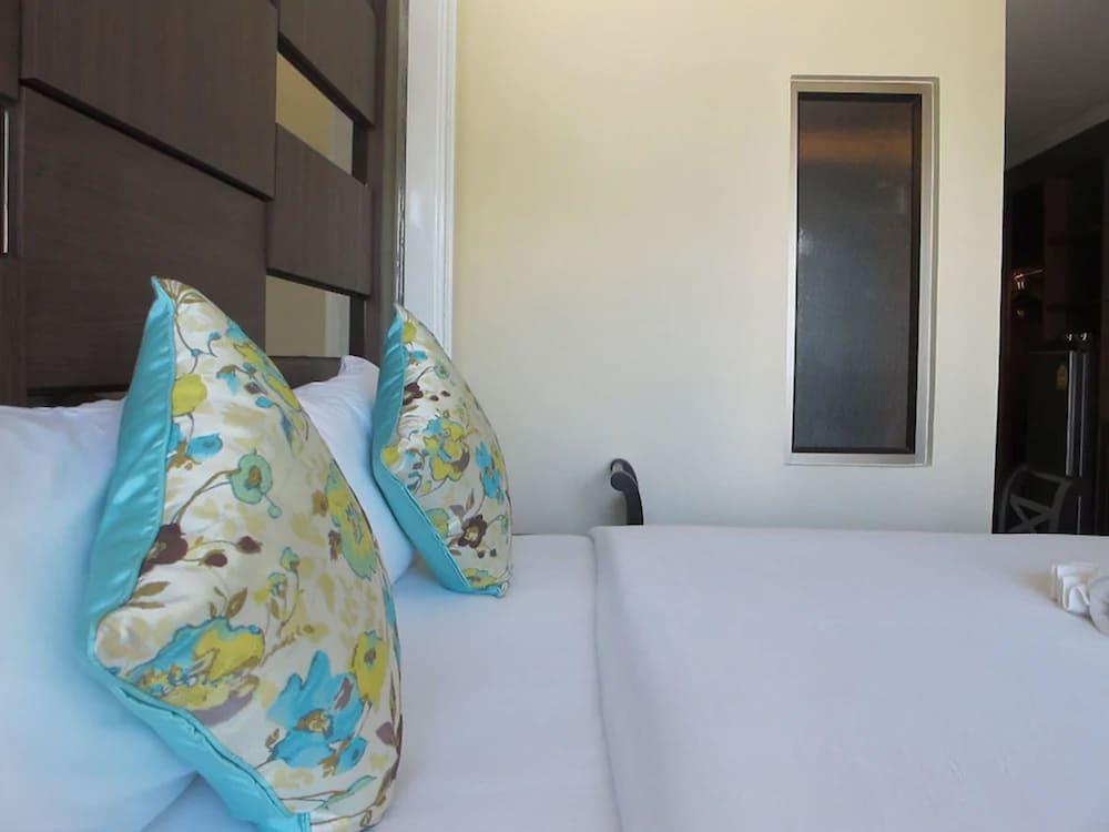 March Hotel Pattaya - Tap to explore photos