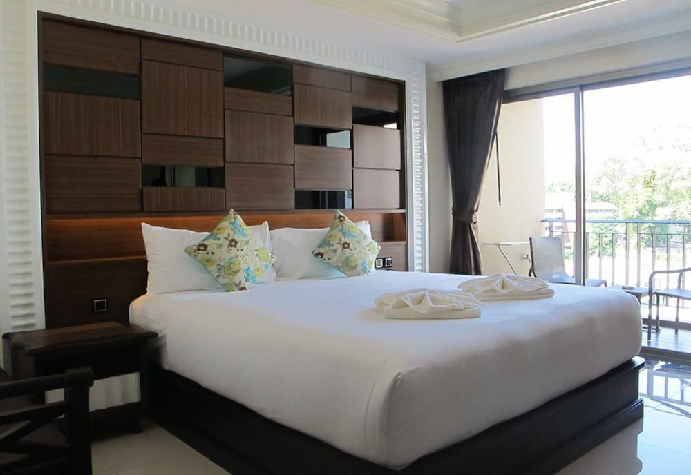 March Hotel Pattaya Room Type - Deluxe Double City View Room