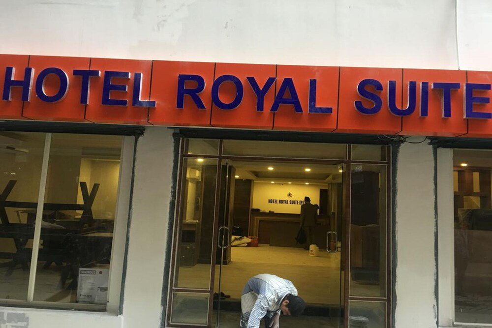 Hotel Royal Suite - Tap to explore photos