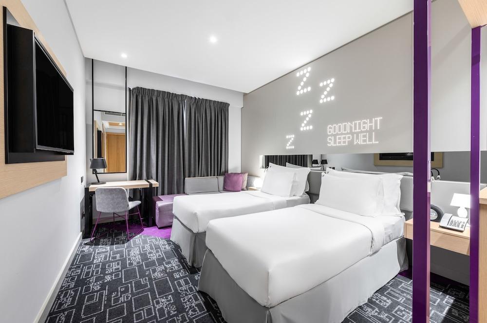 Studio M Arabian Plaza Hotel & Hotel Apartments Room Type - Urban Twin Room with complimentary Shuttle Service