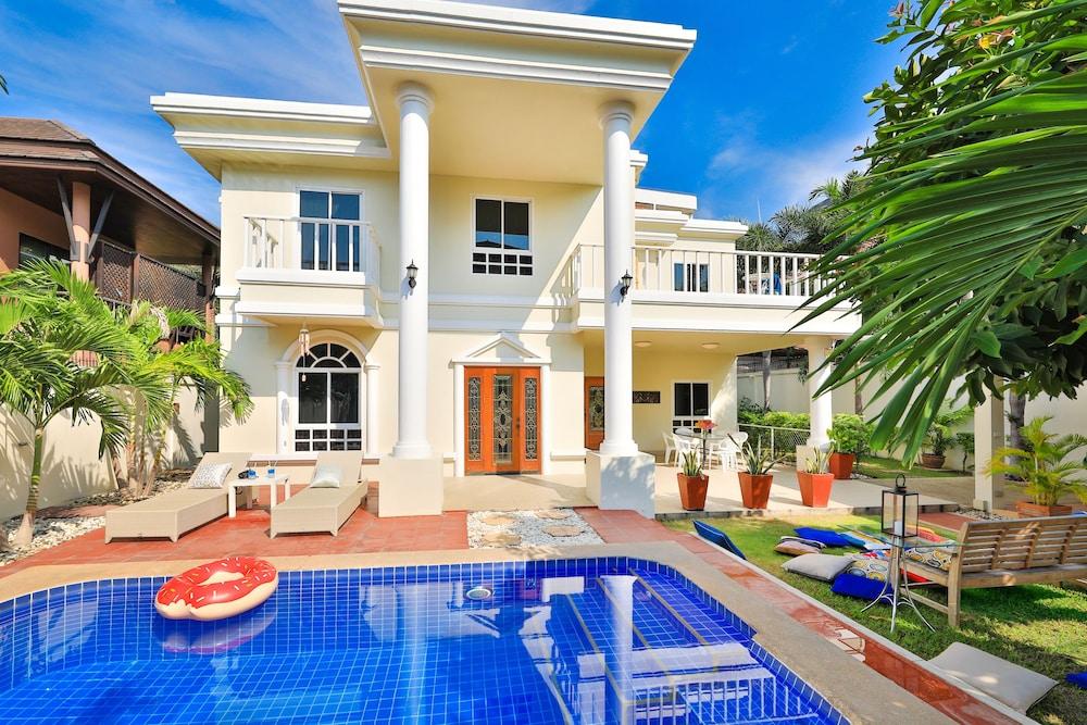 Sweet Villa Pattaya Room Type - Deluxe Villa, 3 Bedrooms, Private Pool
