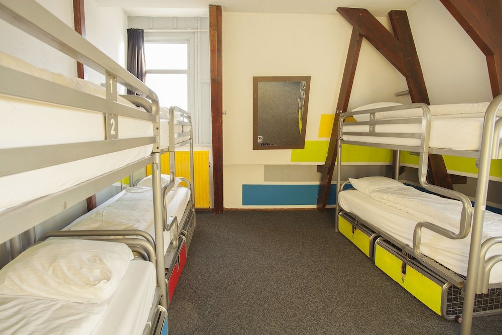 Flying Pig Downtown Room Type - Single Bed in a 6-Bed Dorm