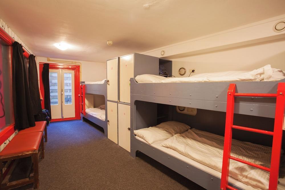 Flying Pig Downtown Room Type - Double Bed in a 14-Bed Dorm (1 bed, 2 guests)