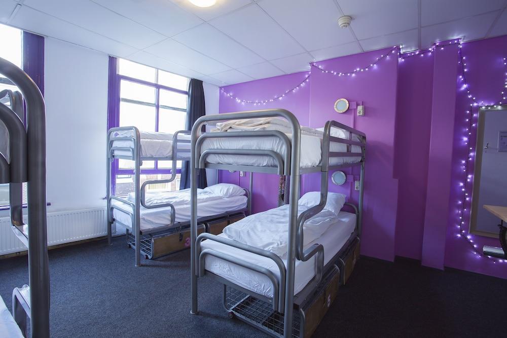 Flying Pig Downtown Room Type - Single Bed in a 6-Bed Ensuite Female Only