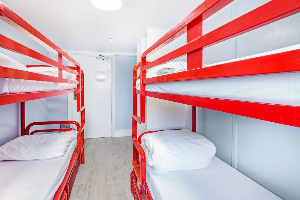 Astor Hyde Park – 18 to 40 years Room Type - Bed in 4-Bed Mixed Dormitory Ensuite