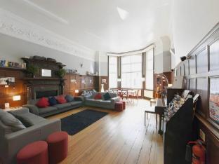 Astor Hyde Park – 18 to 40 years - Tap to explore photos
