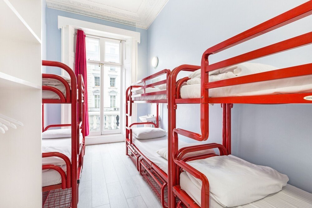 Astor Hyde Park – 18 to 40 years Room Type - Bed in 6-Bed Mixed Dormitory Ensuite