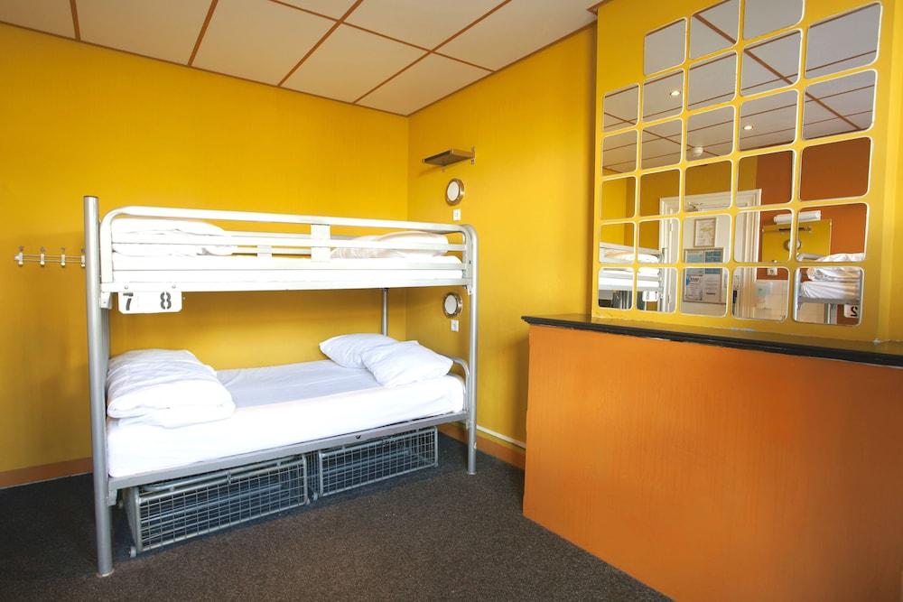 Flying Pig Uptown Room Type - Shared Dormitory, Shared Bathroom (8 Person - Queen Beds) Flying Pig Uptown Room Type - Shared Dormitory, Shared Bathroom (8 Person - Queen Beds)