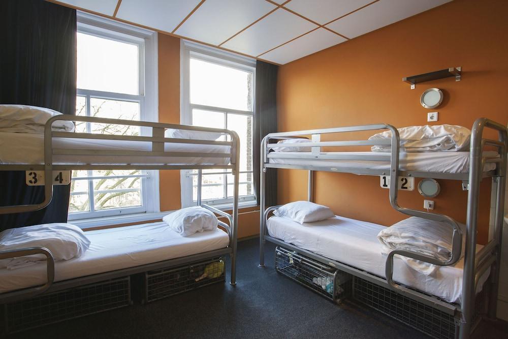 Flying Pig Uptown Room Type - Shared Dormitory, Shared Bathroom (12 Person) Flying Pig Uptown Room Type - Shared Dormitory, Shared Bathroom (12 Person)