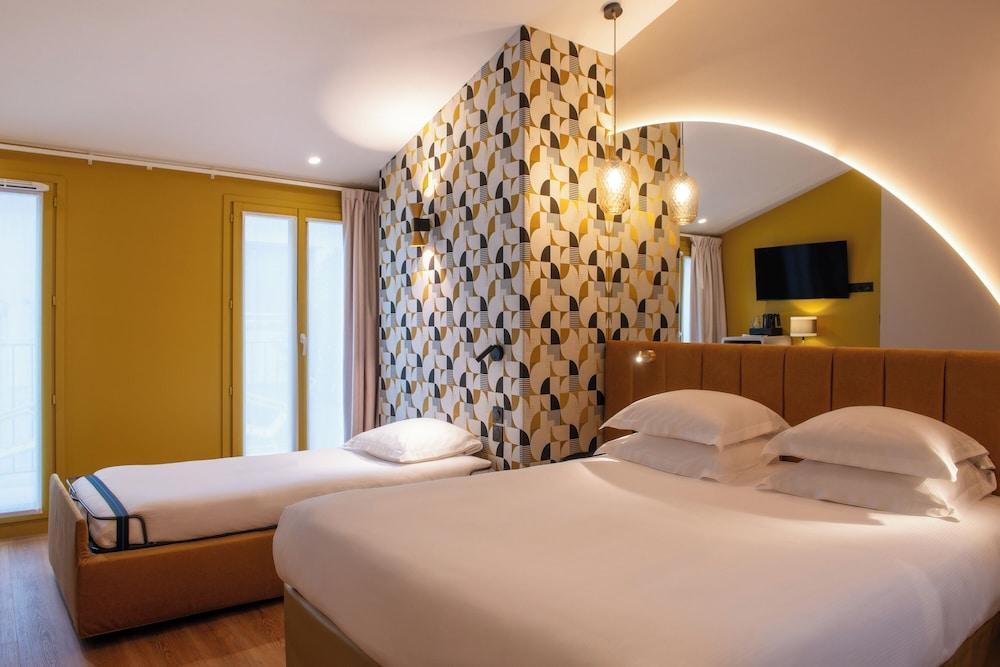 Hotel Arc Elysees Room Type - Triple Room