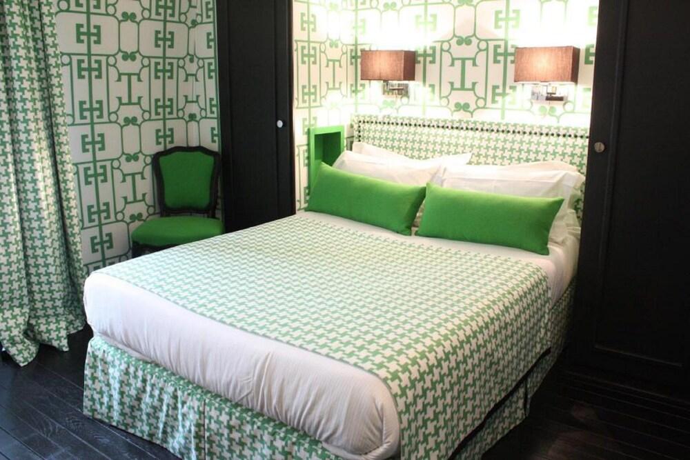 Hôtel Monceau Elysées Room Type - Family Room, 2 Bedrooms, Non Smoking Hôtel Monceau Elysées Room Type - Family Room, 2 Bedrooms, Non Smoking