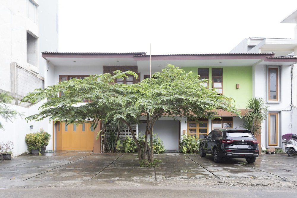 RedDoorz Plus near Cilandak Town Square 2 - Tap to explore photos