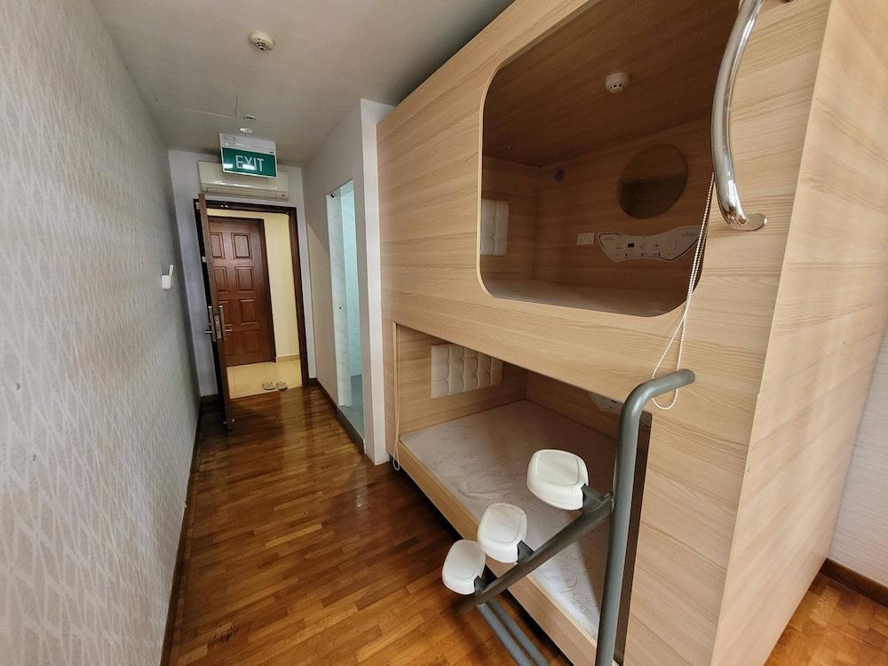 Wink @ Upper Cross Street - Hostel Room Type - Family Room, 2 Queen Beds, Non Smoking, Private Bathroom