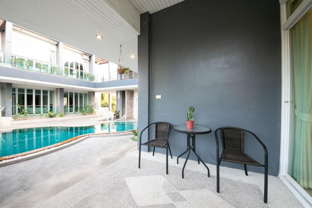 The Ananas Serviced Apartments - Tap to explore photos