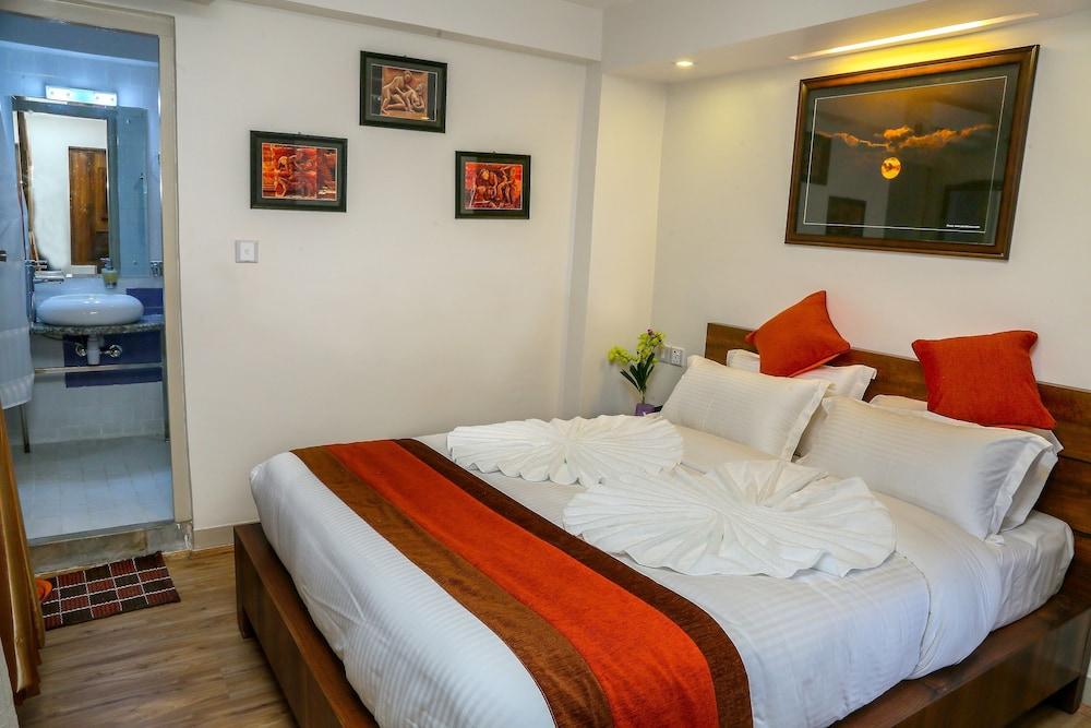 Hotel Outfitter Nepal Room Type - Deluxe Twin Room, 2 Twin Beds, Hill View