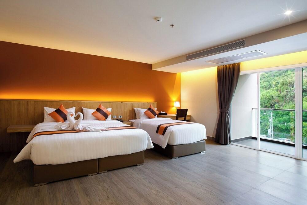 Balihai Bay Room Type - Triple Room with Mountain View