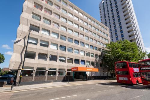 easyHotel London Croydon - Tap to explore photos