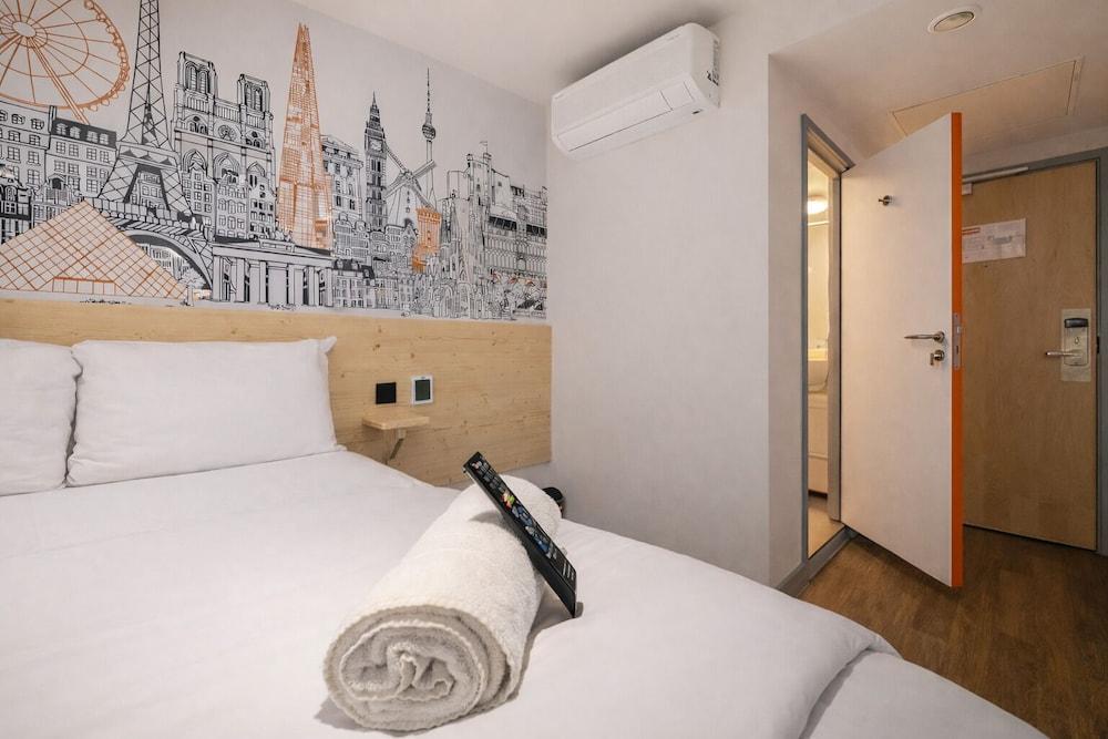 easyHotel London Croydon Room Type - Double Room (No Windows)