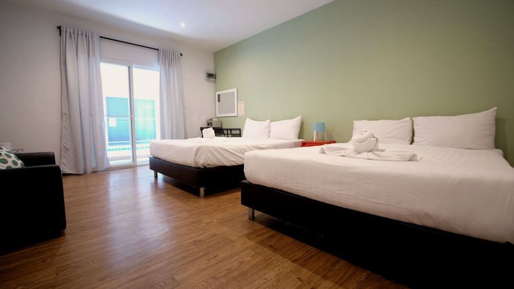 Resort V - MRT Huai Khwang Room Type - Triple Room with Balcony