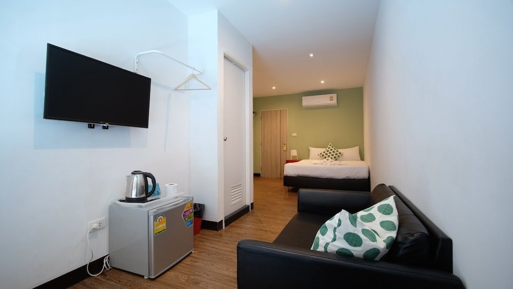 Resort V - MRT Huai Khwang Room Type - Double Room with Balcony Resort V - MRT Huai Khwang Room Type - Double Room with Balcony