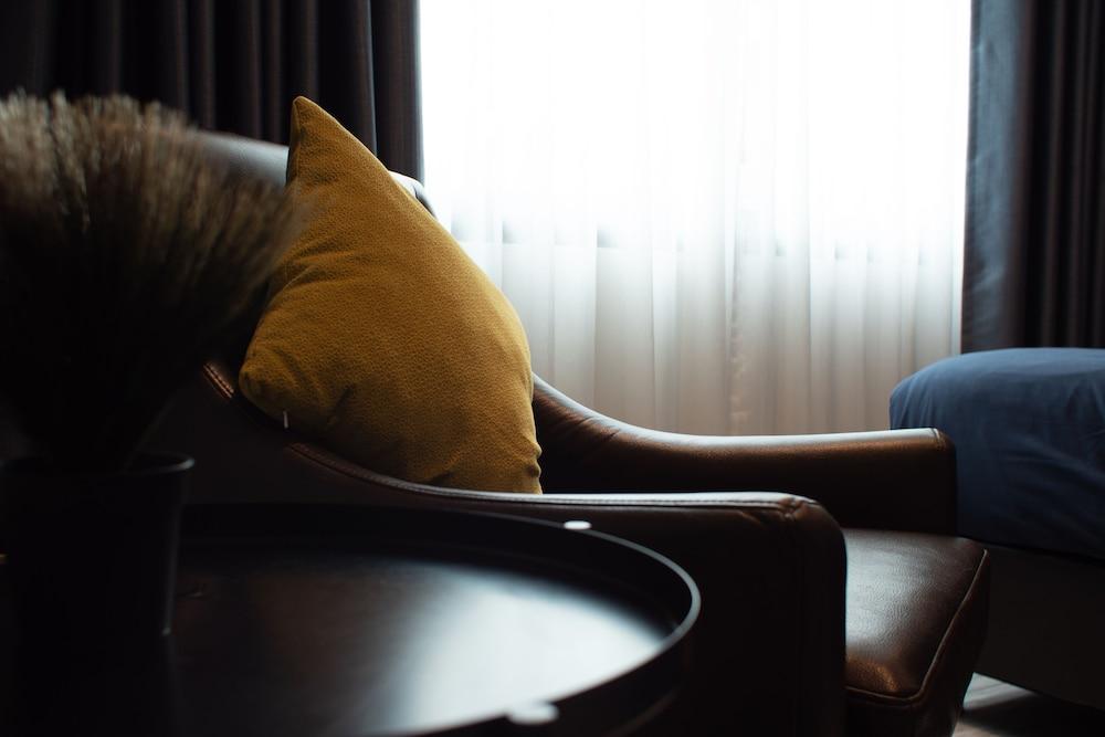 Sleep With Me Too - BTS Phra Khanong