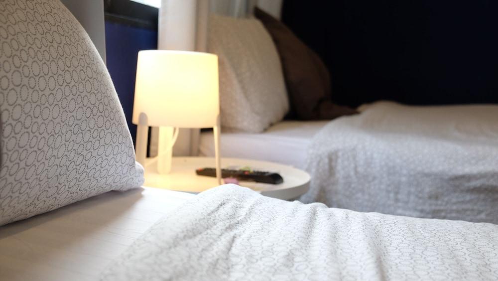 Sleep With Me Bangkok - BTS Phra Khanong Room Type - Standard Quadruple Room