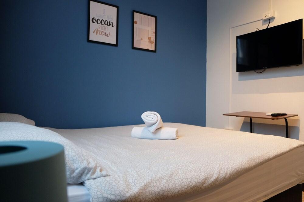 Sleep With Me Bangkok - BTS Phra Khanong Room Type - Standard Double Room