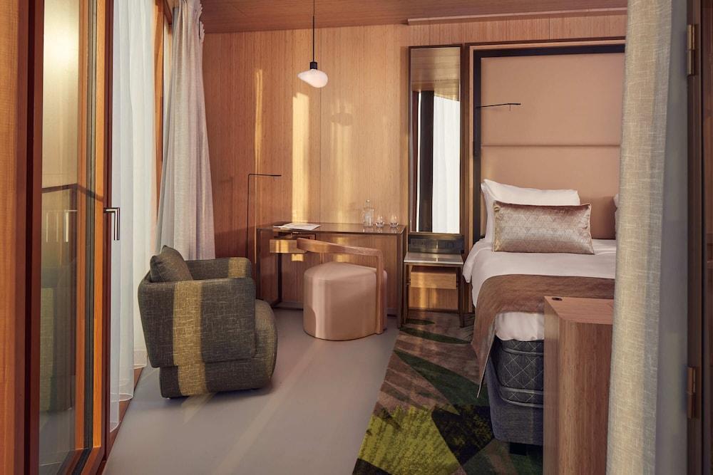 Hotel Jakarta Amsterdam Room Type - Junior Suite