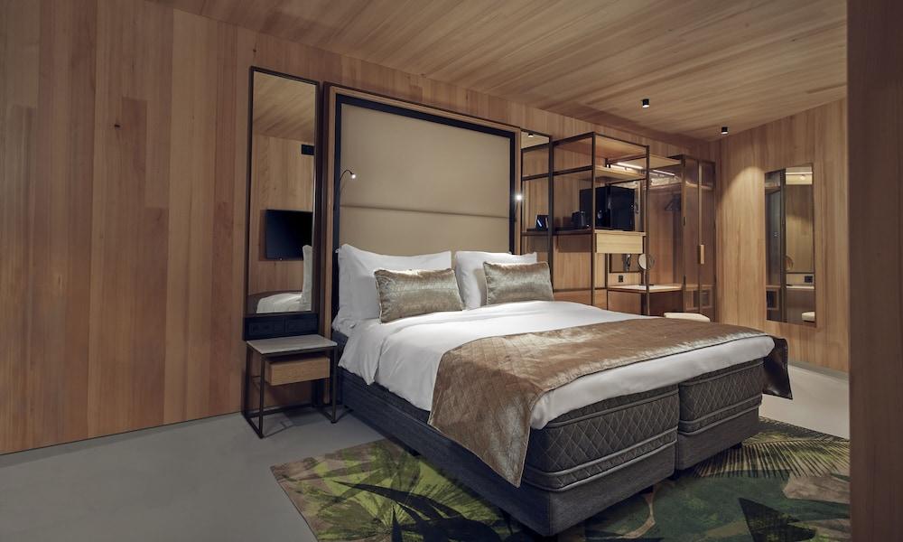 Hotel Jakarta Amsterdam Room Type - Extra large superior with bath & balcony Hotel Jakarta Amsterdam Room Type - Extra large superior with bath & balcony