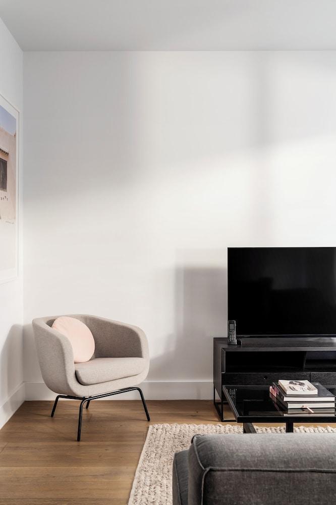 Tyrian Serviced Apartments - Albert Park Lake - Tap to explore photos