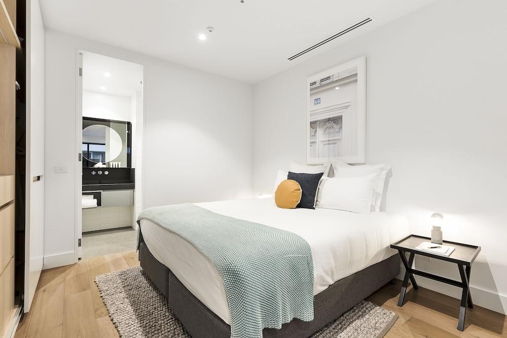 Tyrian Serviced Apartments - Albert Park Lake Room Type - Three Bedroom Apartment Tyrian Serviced Apartments - Albert Park Lake Room Type - Three Bedroom Apartment