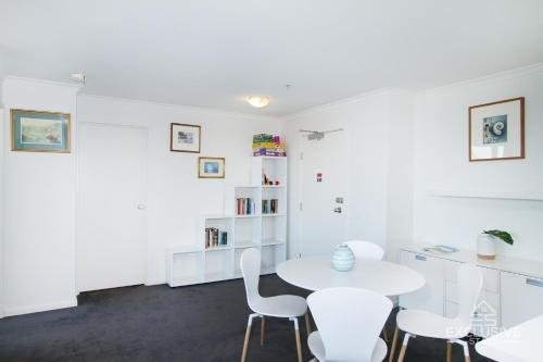 Exclusive Stays - Yarra Condos - Tap to explore photos