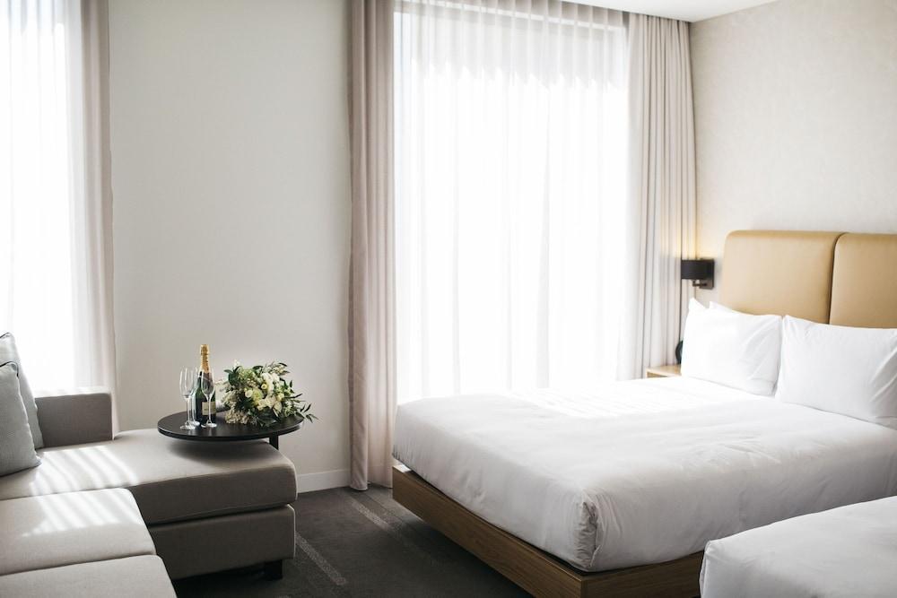 Hyatt Place Melbourne, Essendon Fields - Tap to explore photos