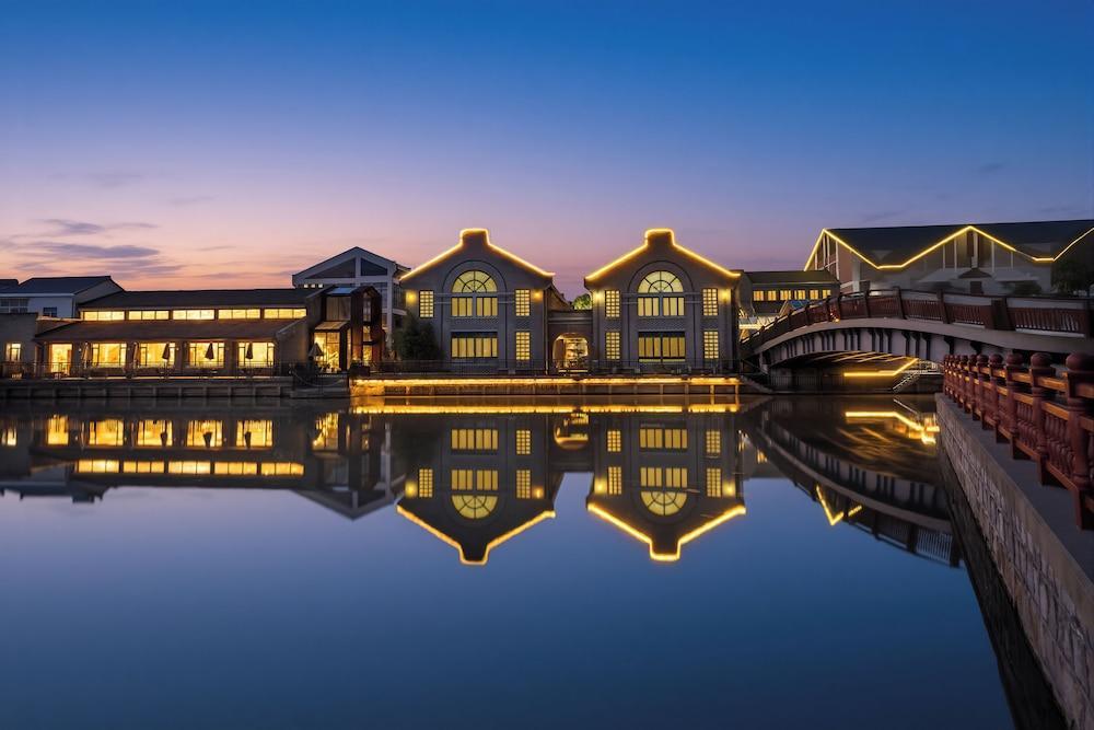 Lin Yin Art Hotel Shanghai PVG Airport Disneyland Free Shuttle - Tap to explore photos