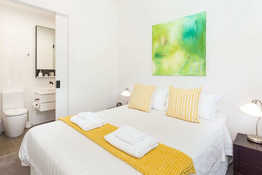 Class, Style and Location in Carlton - Tap to explore photos