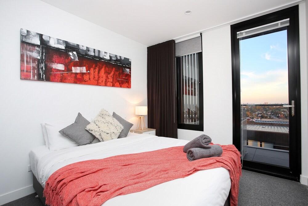StayCentral - Northcote Hill Penthouse - Tap to explore photos