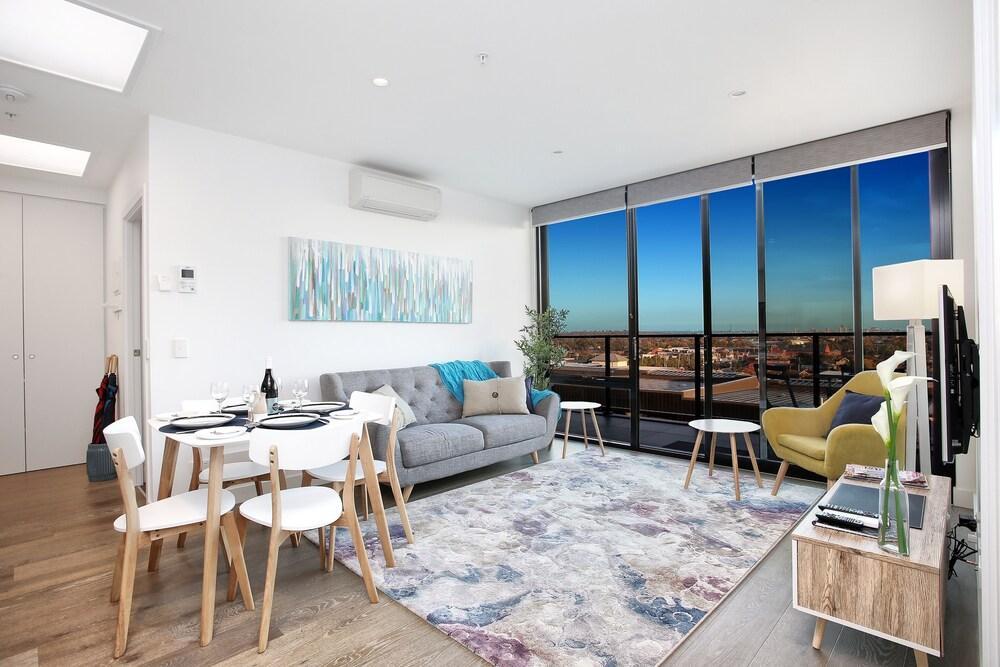 StayCentral - Northcote Hill Penthouse - Tap to explore photos