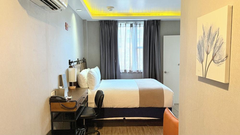 Madison LES Hotel Room Type - Suite, 1 Queen Bed, Accessible