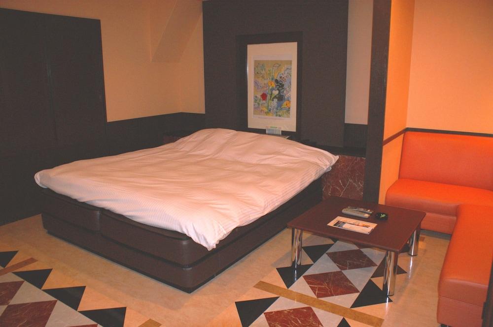 Hotel Sting - Adults Only - Tap to explore photos