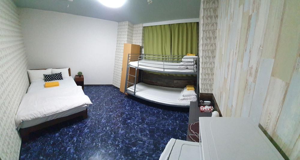 Shinjuku Sky Capsule Room Type - Basic Quadruple Room, Shared Bathroom
