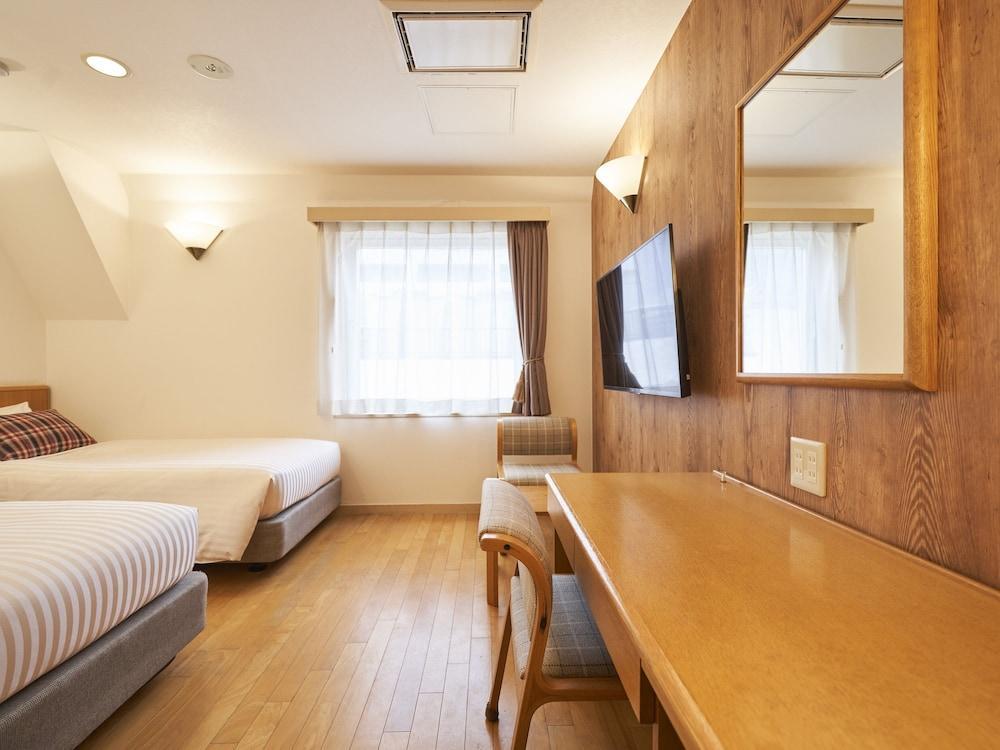 Hotel Toms Room Type - Twin Room Single Use, Non-Smoking