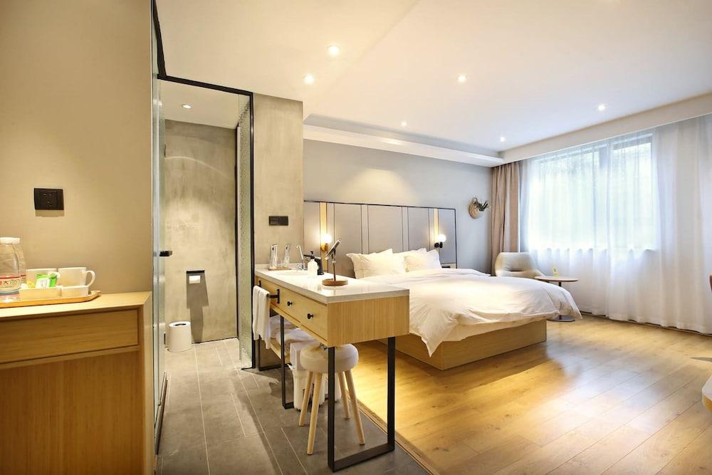 Miju House Jing'an Room Type - Design Studio, Balcony, Courtyard View