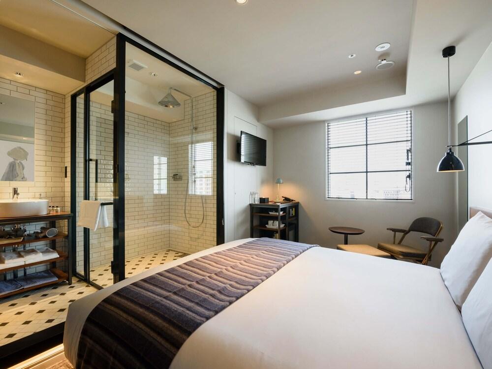 Ebisuholic Hotel Room Type - Double Room with King Bed (Rain Shower only)