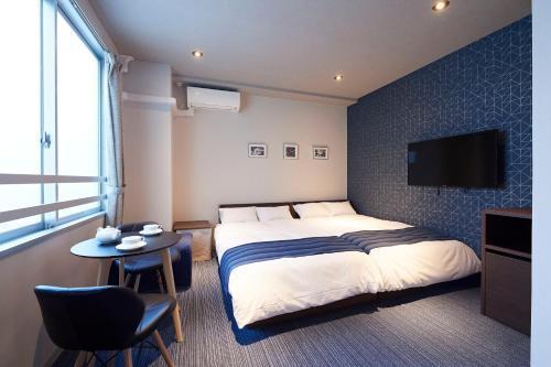 Turn Table Room Type - Standard Twin