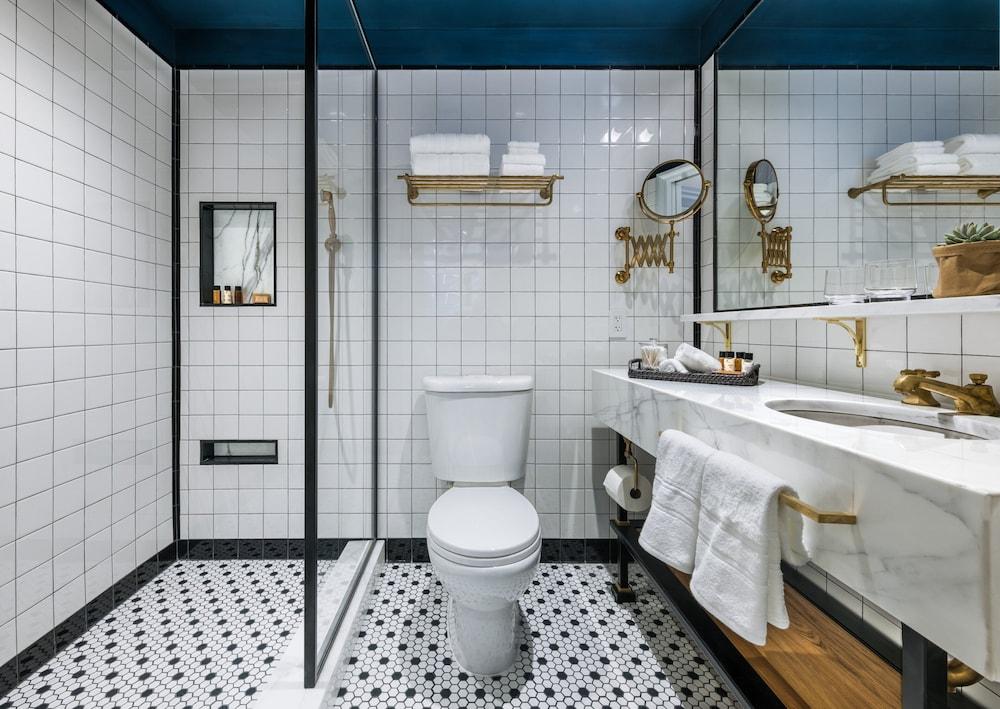 Merrion Row Hotel and Public House Room Type - Studio, 1 King Bed with Sofa bed, Accessible