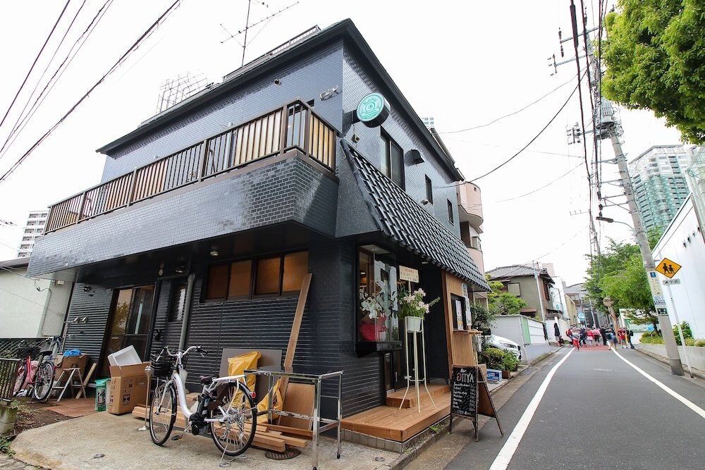 Koru Takanawa Gateway Hostel Cafe&Bar - Tap to explore photos