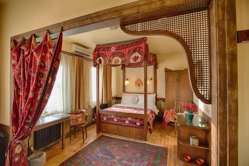 Hotel Empress Zoe Room Type - Large Double Room